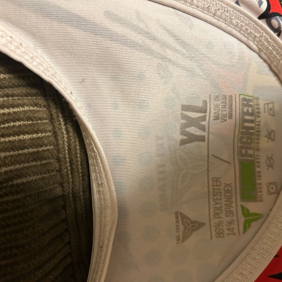 Lot of 3 YXL singlets in good condition. - Picture 9 of 10